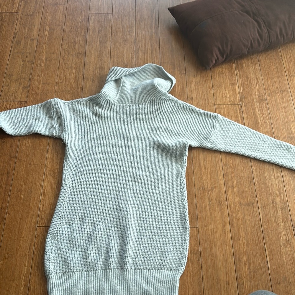 This is a grey old navy medium turtleneck